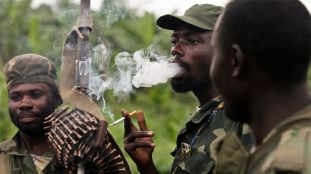 Die Rebellen im Osten Kongos sind nach Angaben des ugandischen Militärchefs zum Abzug aus den eingenommenen Städten Goma und Sake bereit.