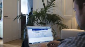 Viele Kantone suchen auf Facebook und Twitter nur zurückhaltend den Kontakt zu den Bürgern.